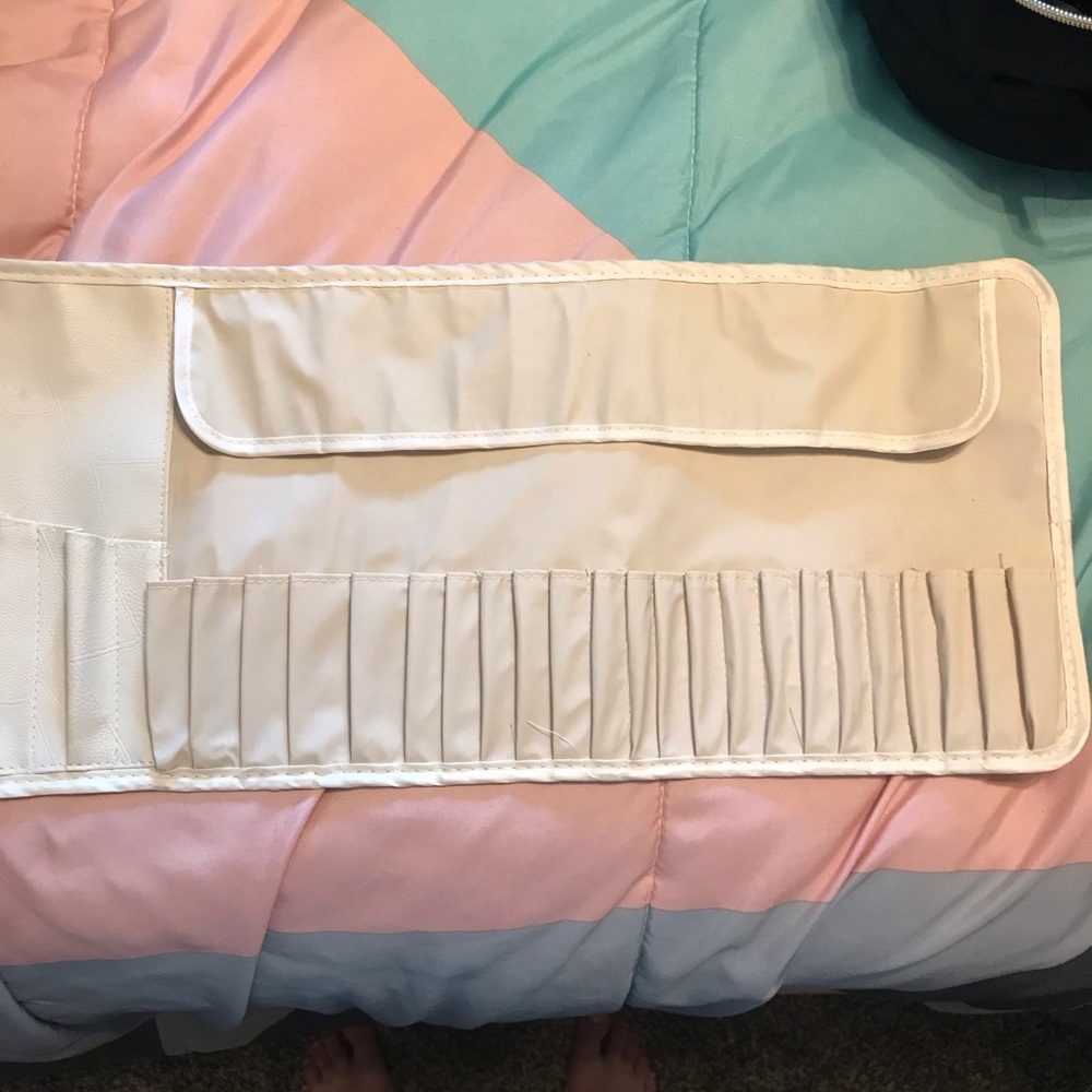 makeup brush holder